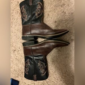 Brown/black childrens cowboy boots for boys but can be unisex soze 6 in kids